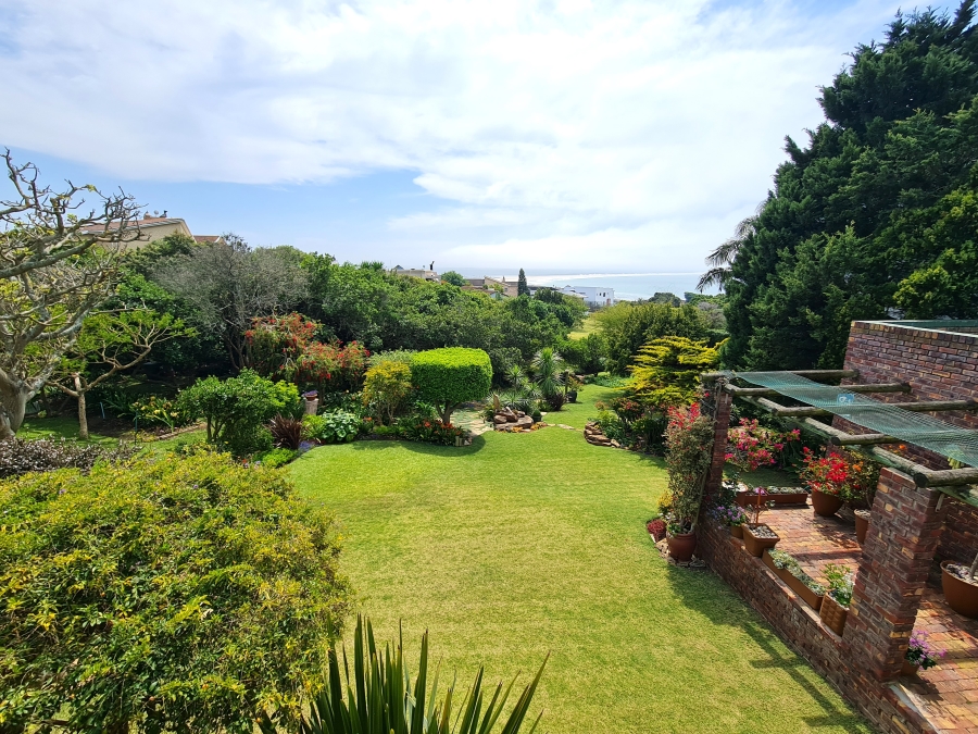 4 Bedroom Property for Sale in Wavecrest Eastern Cape